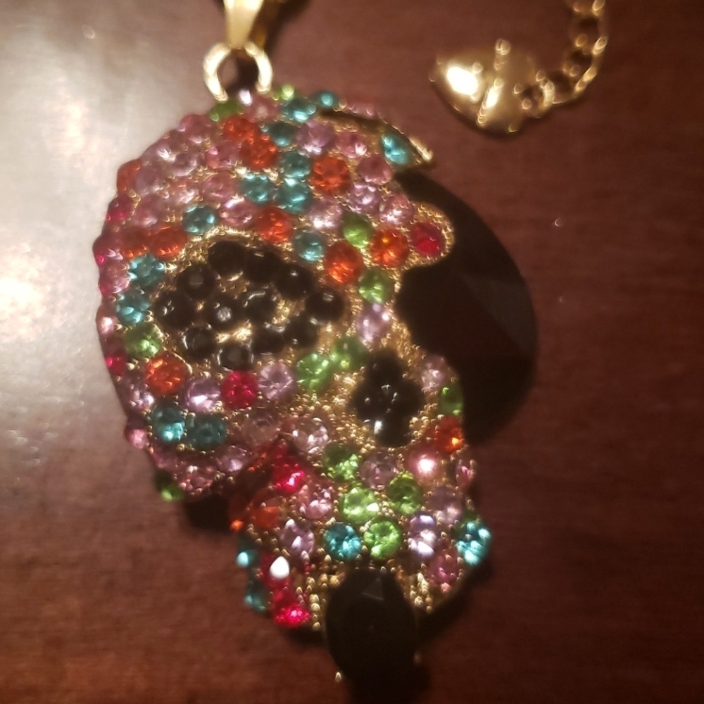 New skull necklace